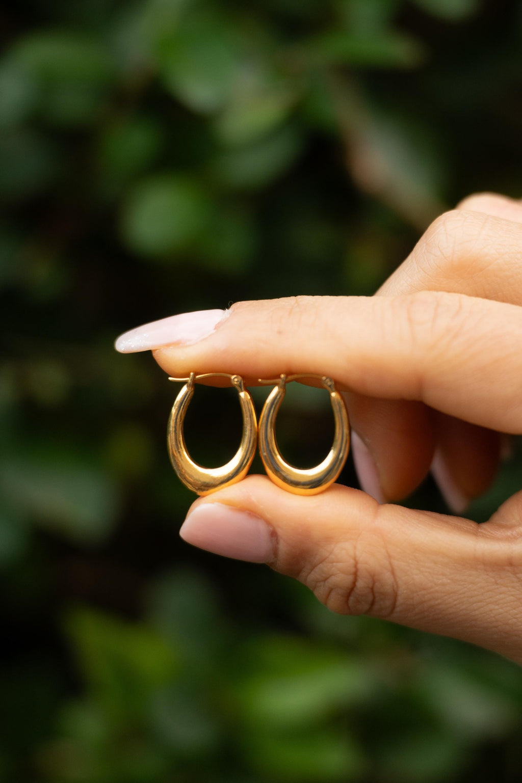 18K Solid Gold Oval Hoop Earrings, Minimalist Gold Loop Earrings, Dainty Everyday Jewelry, Lightweight Oval Hoops, Gift for Her