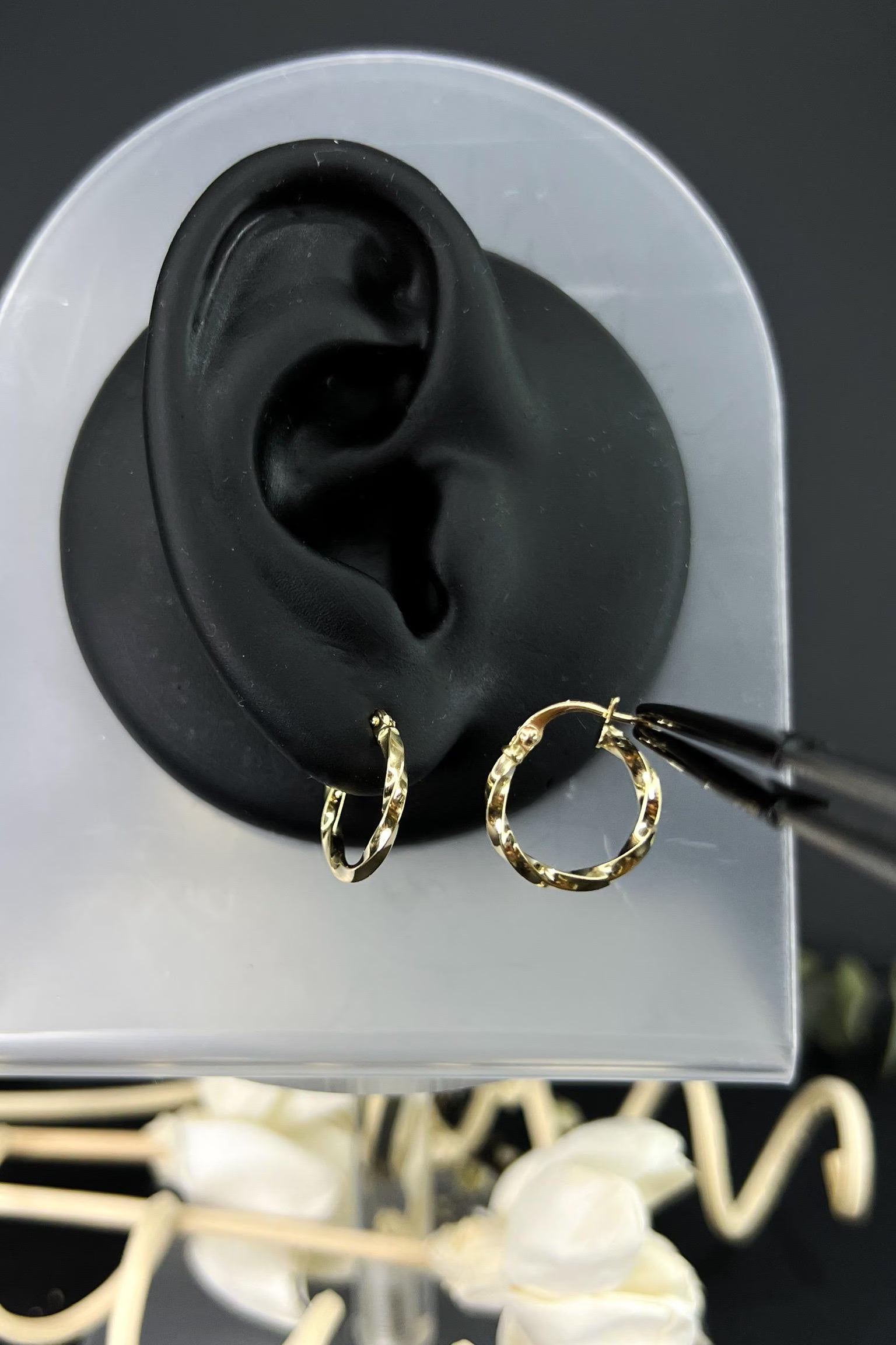 Solid 18K Gold Swirl Earrings, Twisted Minimalist Design, Fine Gold Jewellery, Lightweight Everyday Earrings